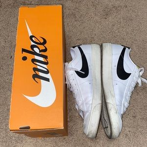 Nike Women’s Low Blazers 77